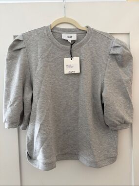 NWT Le Bop Puff-Sleeve Gray Top